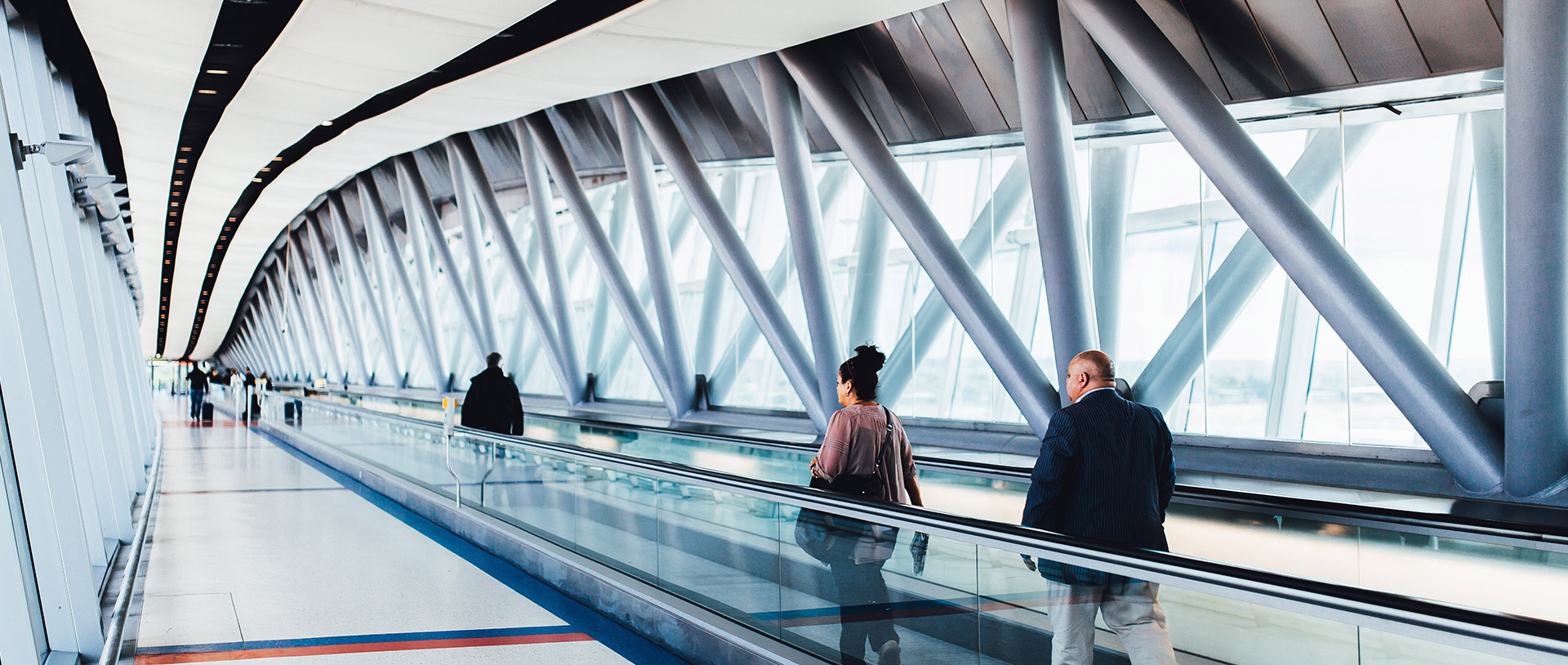 机场的卫生间设置，122cc太阳集成游戏基本以中高等次产品为首选，搭配智能感应类产品，利便使用，镌汰接触，确保康健清静的同时，强化使用者的体验感，让游客感受到机场卫生间清洁的专业性、、人性化和智能化，并随时都能获得高品质的使用享受。。